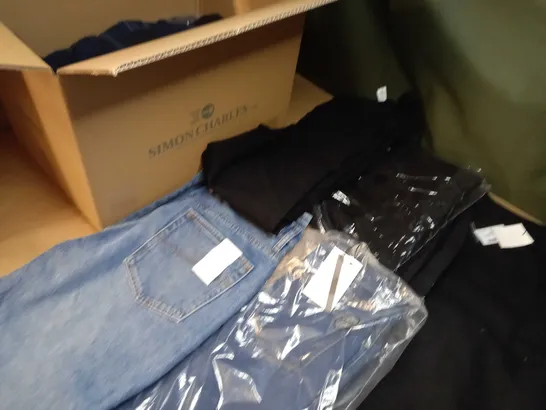 BOX OF APPROX 10 ASSORTED JEANS/DENIM ITEMS VARYING IN SIZE/COLOUR/STYLE