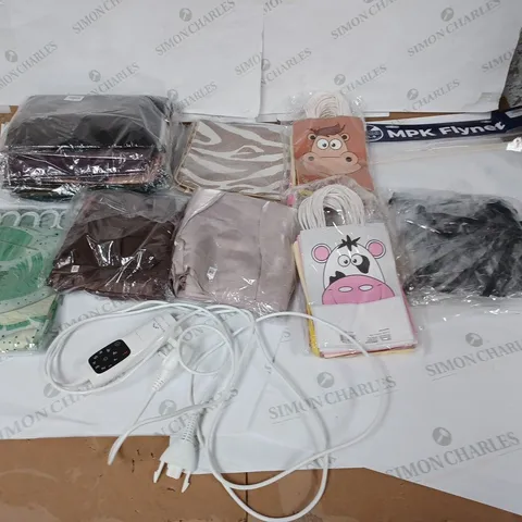 LOT OF ASSORTED HOUSEHOLD GOODS TO INLCUDE LEAF SHOWER RAIL, CHILDRENS GIFT BAGS, AND DREAMLAND INTELLIHEAT LEAD ETC. 