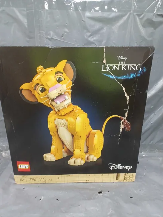 DISNEY YOUNG SIMBA THE LION KING SET 43247