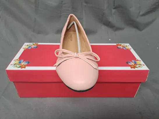 BOXED PAIR OF FRENCH SOLE QUILTED LEATHER SHOES IN PINK UK SIZE 4.5