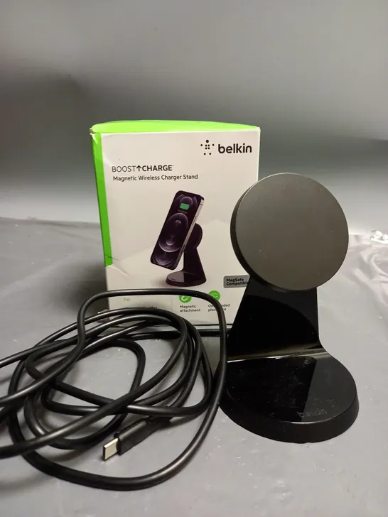 BOXED BELKIN BOOST CHARGE MAGNETIC WIRELESS CHARGING STAND 