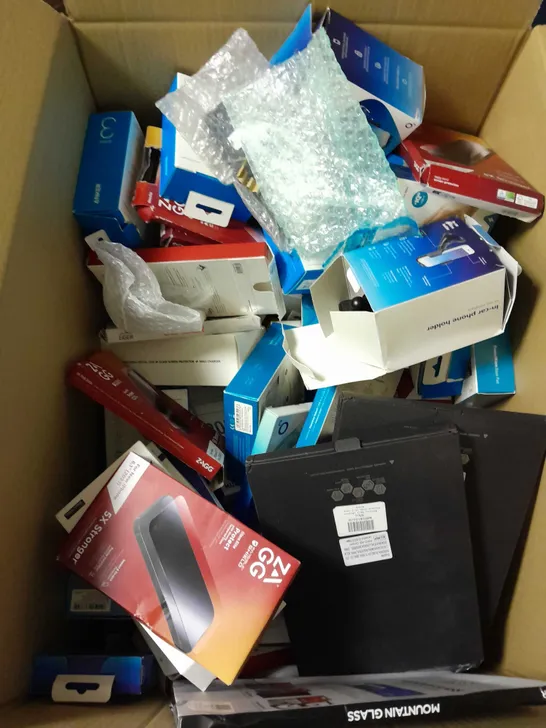LARGE BOX OF APPROX 100 ASSORTED PHONE CASES AND ELECTRICAL ITEMS TO INCLUDE ANKER POWER WAVE BASE PAD, O2 DUAL IN-CAR CHARGER, GEL CASE FOR IPHONE 14 PLUS ETC