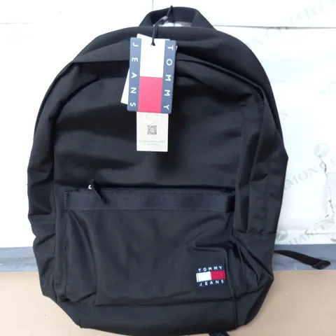 TOMMY HILFIGER DOME BACKPACK - BLACK