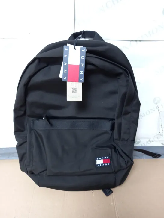 TOMMY HILFIGER DOME BACKPACK - BLACK