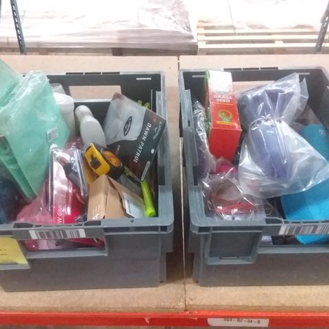 LOT OF ASSORTED HOMEWARE ITEMS SUCH AS GARDEN TOOLS, SMALL BINDERS, GLOVES ETC