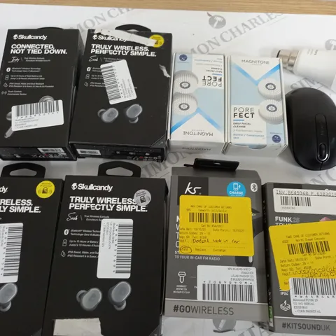 APPRROXIMETELY 7 ASSORTED ELECTRICAL ITEMS INCLUDING, SKULLCANDY WIRELESS EARPHONES, POREFECT DAILY FACIAL CLEANSER