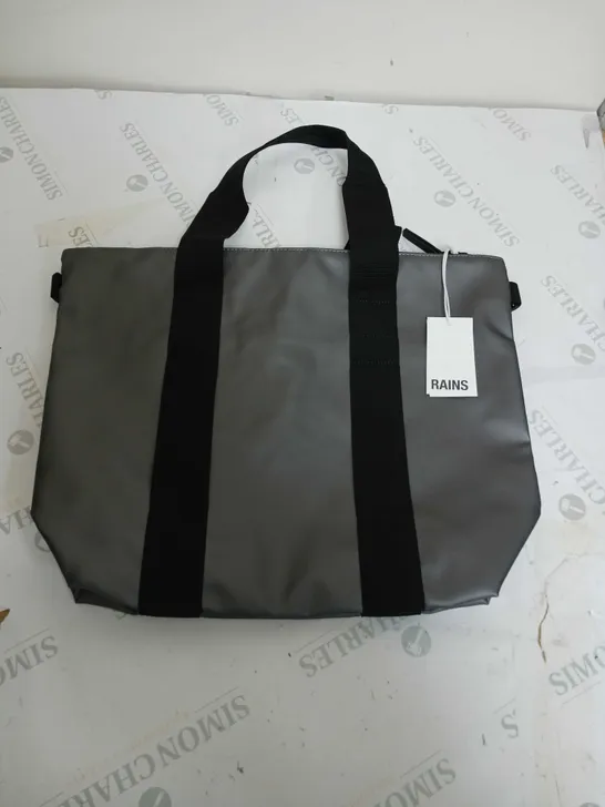 RAINS LARGE DUFFLE BAG IN GREY