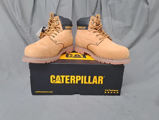 BOXED PAIR OF CATERPILLAR POWERPLANT S3 BOOTS IN HONEY UK SIZE 9