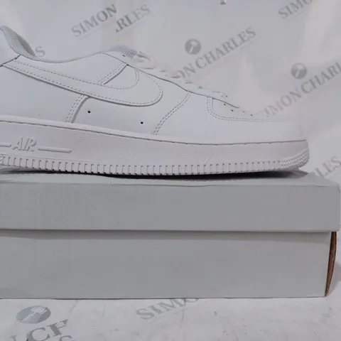 BOXED PAIR OF NIKE AIR FORCE 1 '07 SHOES IN WHITE UK SIZE 10