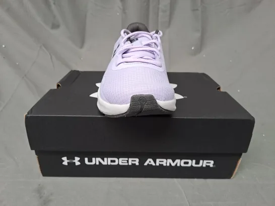 BOXED PAIR OF UNDER ARMOUR CHARGED PURSUIT TRAINERS IN LILAC UK SIZE 6