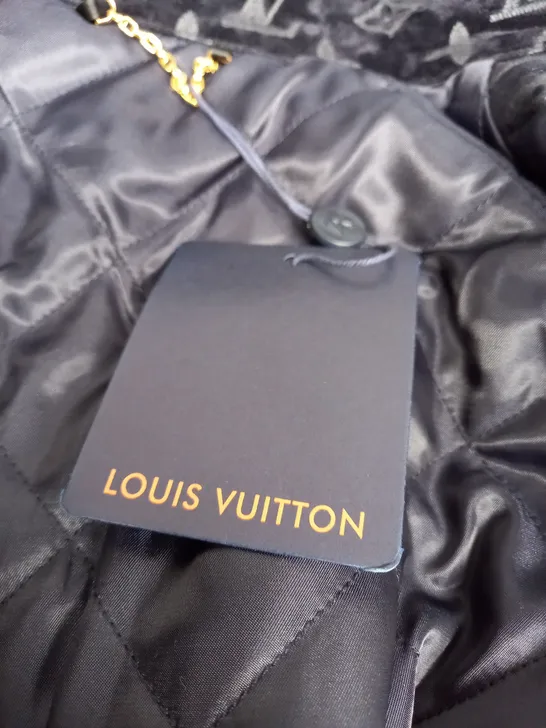 LOUIS VUITTON NAVY & WHITE BUTTON UP JACKET - SIZE 50