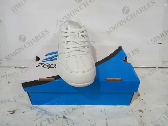 BOXED PAIR OF ZEPHZ SHOES IN WHITE UK SIZE 1