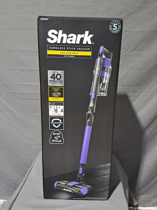 BOXED SHARK ANTI HAIR WRAP CORDLESS VACUUM