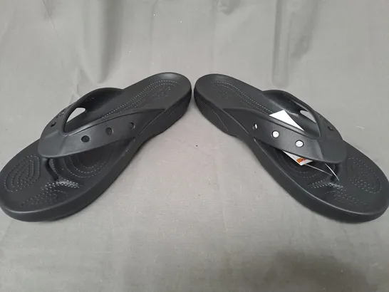 PAIR OF CROCS BAYA II FLIP FLOPS IN BLACK UK SIZE M11/W12