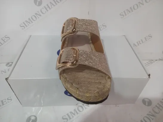 BOXED PAIR OF SCHOLL OPEN TOE SANDALS IN METALLIC GOLD SIZE 7