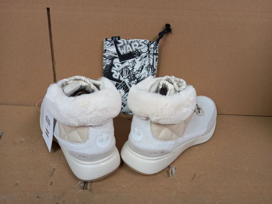 BOXED PAIR OF DESIGNER STAR WARS THEMED SHOES IN WHITE/BEIGE UK SIZE 5.5