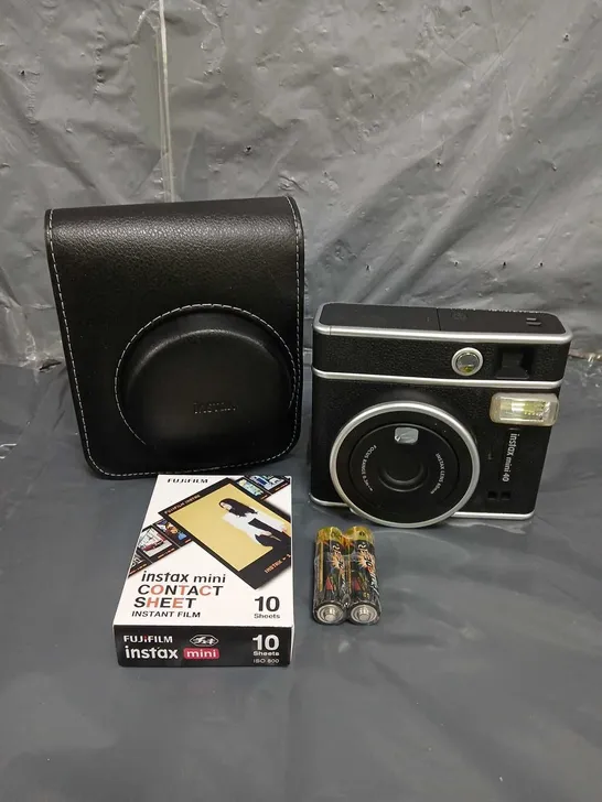 BOXED FUJIFILM INSTAX MINI 40 INSTANT CAMERA RRP £104.99