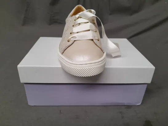 BOXED PAIR OF TNY TINNY SHOES KIDS SHOES IN CREAM W. ROSE PATTERN EU SIZE 29