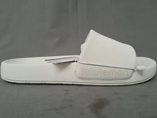 BOXED PAIR OF LULULEMON RESTFEEL SLIDERS IN CREAM UK SIZE 5.5