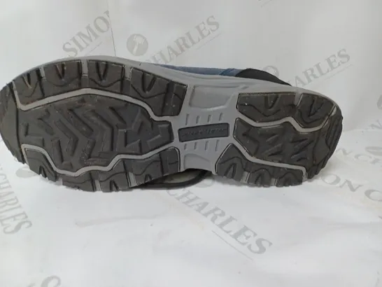 BOXED PAIR OF SKECHERS BOOTS IN NAVY SIZE 8