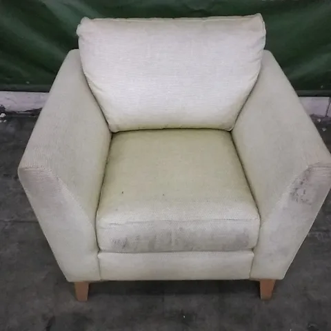 QUALITY CREAM/GREEN ARMCHAIR WITH WOODEN LEGS