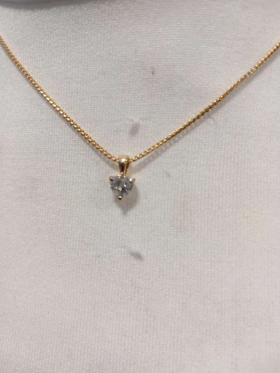 18CT YELLOW GOLD PENDANT ON CHAIN, SET WITH A NATURAL HEART SHAPED DIAMOND