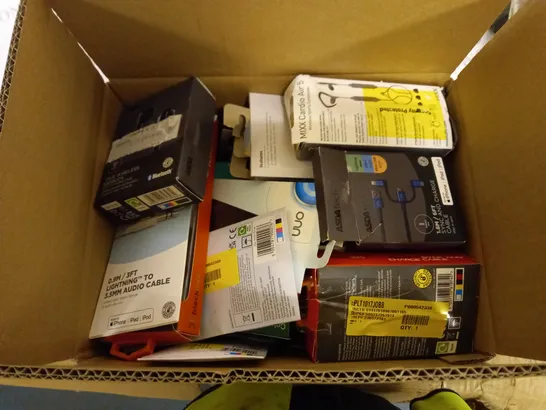 BOX OF APPROX 15 ASSORTED ITEMS TO INCLUDE - LOGITECH M90 MOUSE - WIRELESS EAR BUDS - POWER BANK ECT 