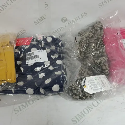 BOX OF APPROXIMATELY 20 ASSORTED CLOTHING ITEMS TO INCLUDE TOPS, DRESSES, LONG SLEEVES ETC