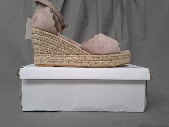 BOXED PAIR OF SHOES BY EMMA OPEN TOE WEDGE SANDALS UK SIZE 6