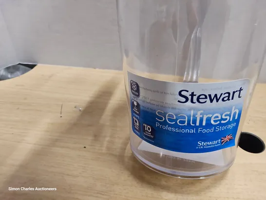 APPROXIMATELY 18 STEWART SEALFRESH 0.5L SERVING JUGS WITH LID CLEAR ( 3 BOXES )