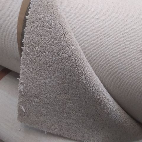 ROLL OF BEIGE CARPET APPROXIMATELY 5M