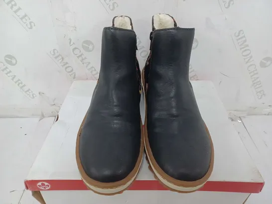 BOXED RIEKER CHELSEA BOOTS, NAVY - SIZE 39