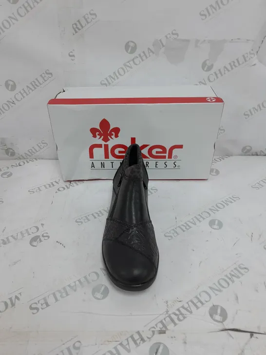 BOXED PAIR RIEKER LEATHER DOUBLE ZIP WATER RESISTANT BOOTS IN BLACK SIZE 6