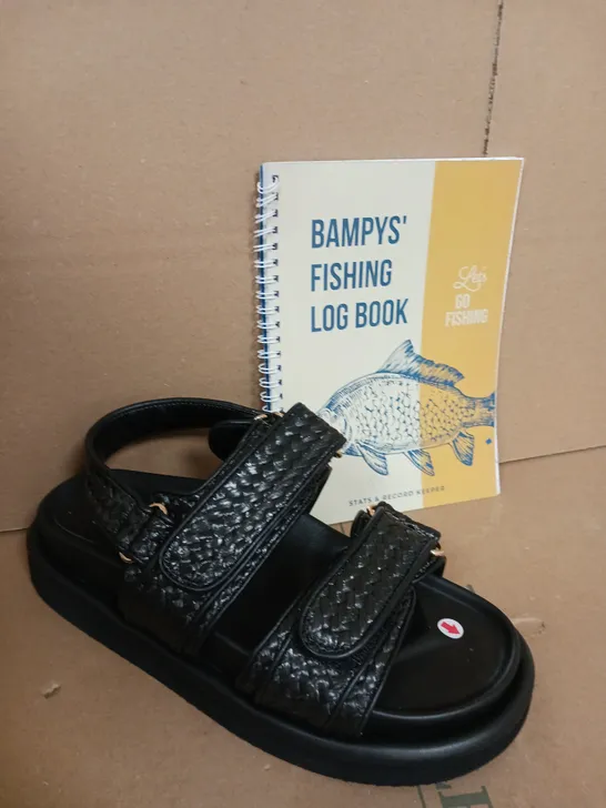 BOX OF APPROXIMATELY 5 ASSORTED ITEMS TO INCLUDE - BAMPYS FISHING LOG BOOK , VERY OPEN TOE SANDAL ETC