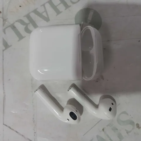 APPLE AIRPODS WITH CHARGING CASE