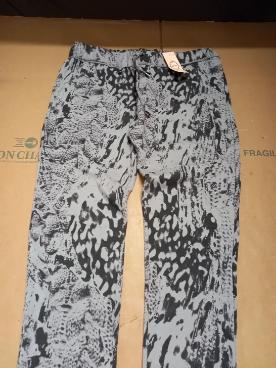 TRINITY GREY FITNESS/WALKING PANTS - SIZE M/L