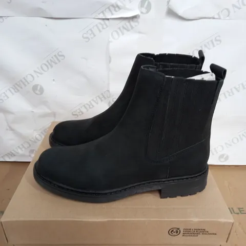 CLARKS BLACK LEATHER BOOTS SIZE 5