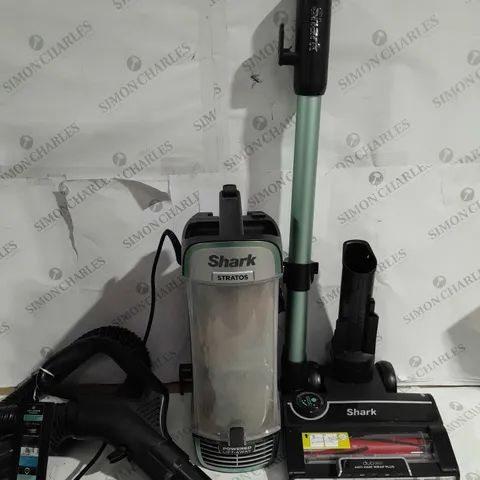 BOXED SHARK STRATOS UPRIGHT VACUUM CLEANER WITH PET-TOOL & CAR KIT NZ860UK