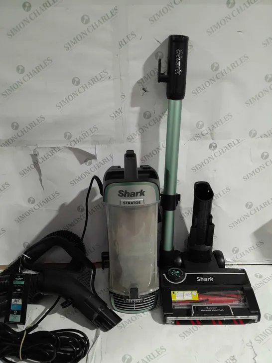 BOXED SHARK STRATOS UPRIGHT VACUUM CLEANER WITH PET-TOOL & CAR KIT NZ860UK