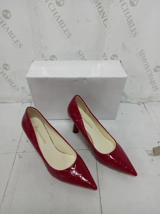 BOXED PAIR OF LIGUANNIXIE RUBY RED POINTED HEELS SIZE 39