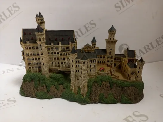 BANBURY MINT ENCHANTED CASTLES OF EUROPE DECORATIVE ORNAMENT - NEUSCHWANSTEIN CASTLE