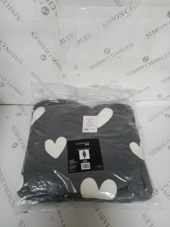 DREAMSCENE HEART PRINT HOODIE BLANKET