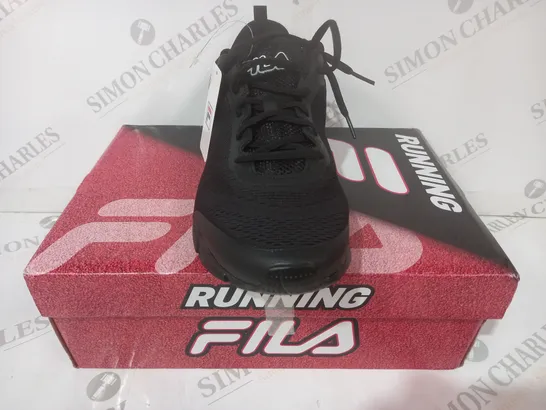 BOXED PAIR OF FILA FLASH ATTACK TRAINERS IN BLACK UK SIZE 7