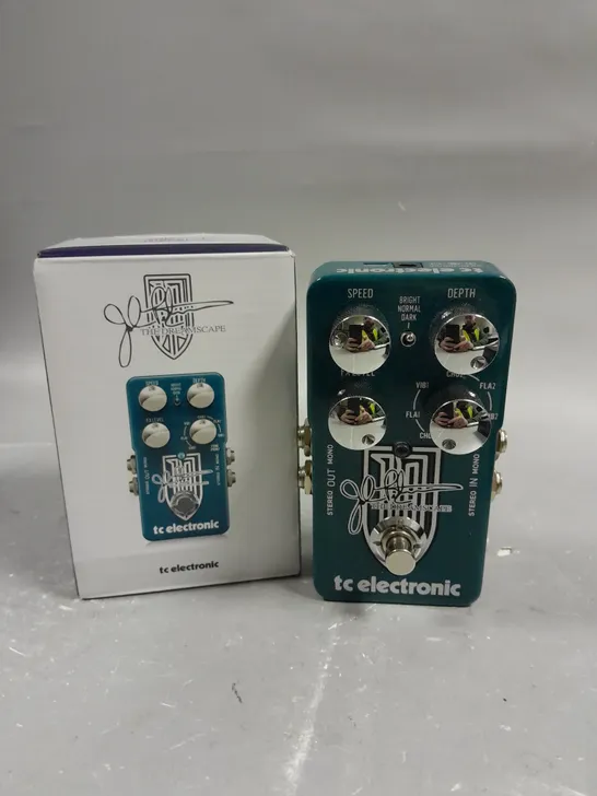 BOXED TC ELECTRONIC THE DREAMSCAPE MODULATION PEDAL 