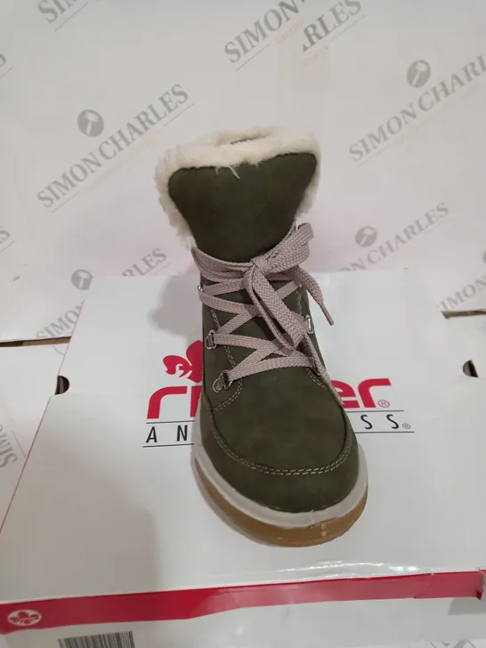 BOXED RIEKER ANTISWEAT KHAKI GREEN & WHITE HIKER BOOT