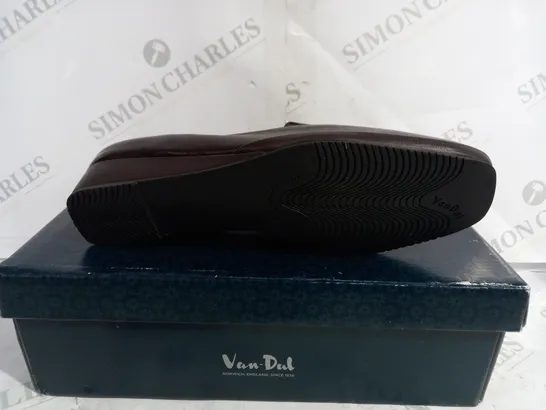 BOXED VAN DAL NOEL SHOE - SIZE 5