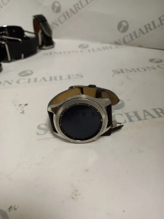 SAMSUNG GEAR S3 WITH GENUINE LEATHER STRAP 