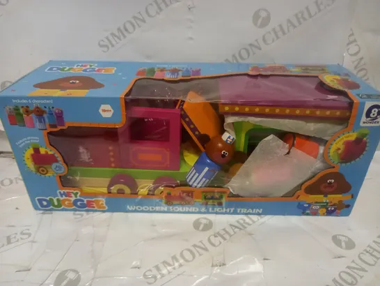 HEY DUGGEE WOODEN SOUND & LIGHT TRAIN RRP £19.99