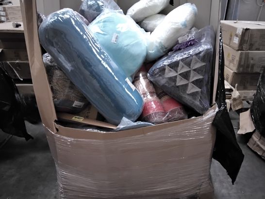 PALLET OF ASSORTED ITEMS INCLUDING GREY BABY CHANGING BACK PACKS, SCATTER CUSHIONS, MEDITTERANIAN CUSHION SETS, PLACEMATS,