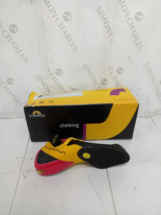 BOXED PAIR OF LA SPORTIVA CLIMBING 10R GENIUS UK 8 